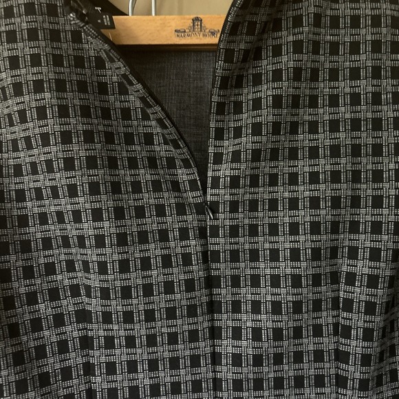 Ann Taylor Petite M Black/White Polyester Polyamide Viscose Elastane Peplum Top - Picture 3 of 3